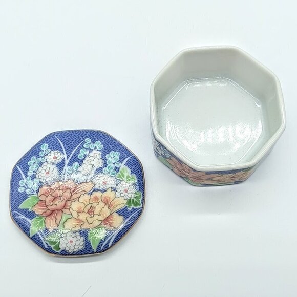 Vintage Takahashi Echo Hand-Painted Floral Porcelain Trinket Box - Picture 4 of 6